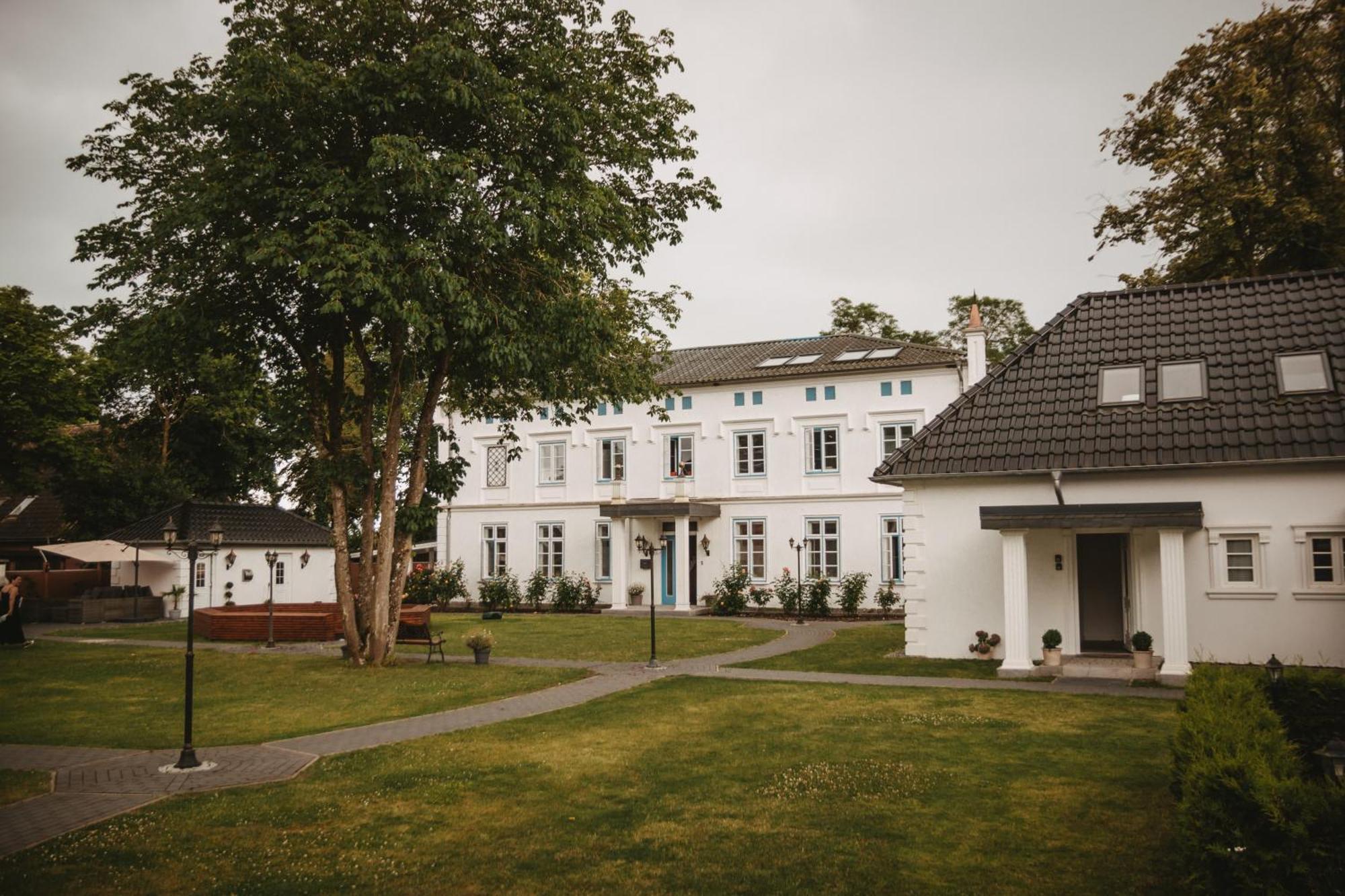 Herrenhaus-Henriettenhof เกรอมิทซ์ ภายนอก รูปภาพ